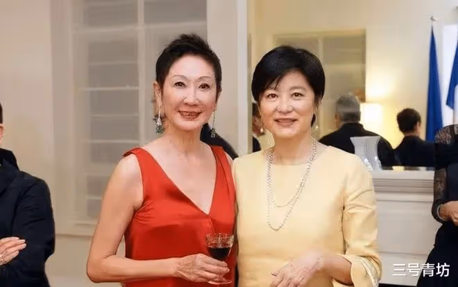 著名製片人施南生：與導演徐克離婚後，71歲無兒無女的她如何了？