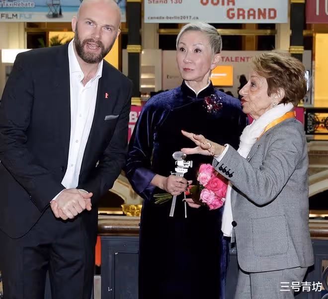 著名製片人施南生：與導演徐克離婚後，71歲無兒無女的她如何了？
