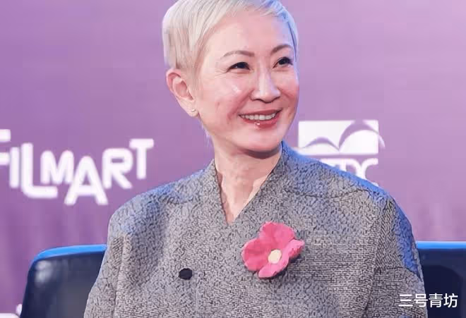 著名製片人施南生：與導演徐克離婚後，71歲無兒無女的她如何了？