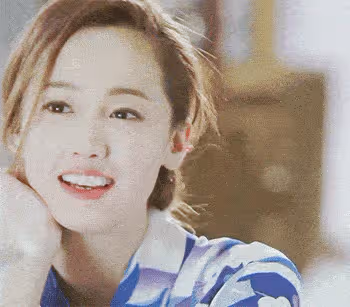 世間竟有如此好看的姑娘，卻一手好牌打的稀爛