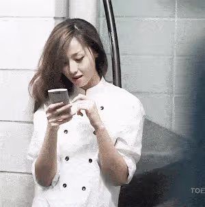 世間竟有如此好看的姑娘，卻一手好牌打的稀爛
