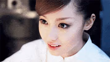 世間竟有如此好看的姑娘，卻一手好牌打的稀爛