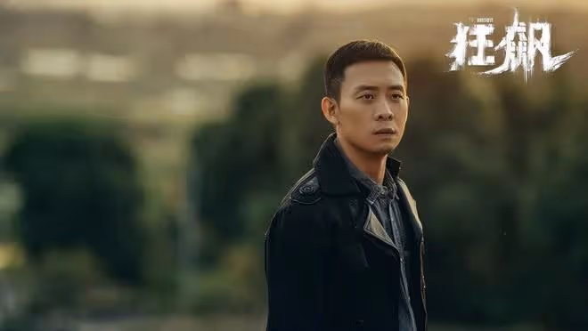44歲張譯上新聞聯播！一身黑衣打扮樸素，認真發言夢回「安警官」