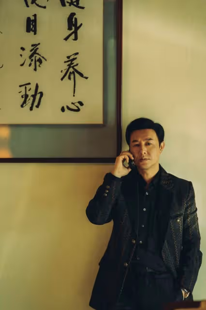 44歲張譯上新聞聯播！一身黑衣打扮樸素，認真發言夢回「安警官」