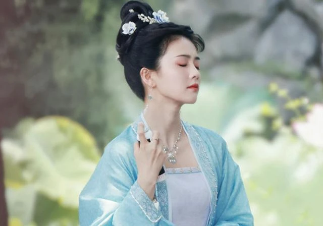 本以為張凌赫和白鹿相愛了,應該是皆大歡喜,沒想到兩家各有損傷