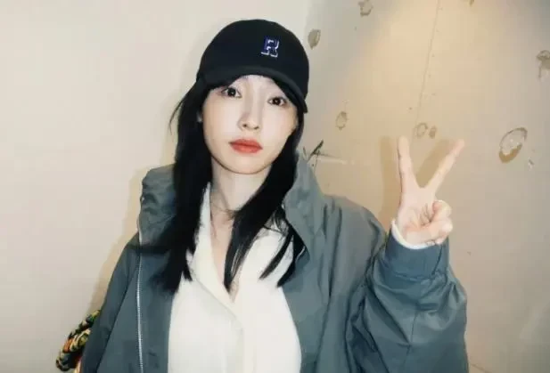 肖戰新劇殺青,開心地抱著白百何轉圈圈,從中透露出2個重點信息