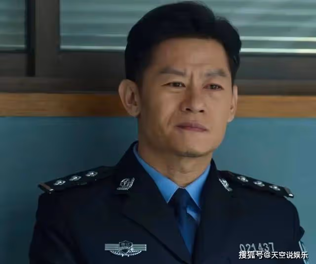 《狂飆》橫跨21年從三級警司到一級警督,安欣的警銜是否合理?