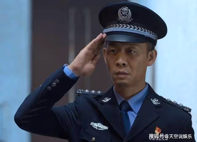《狂飆》橫跨21年從三級警司到一級警督,安欣的警銜是否合理?