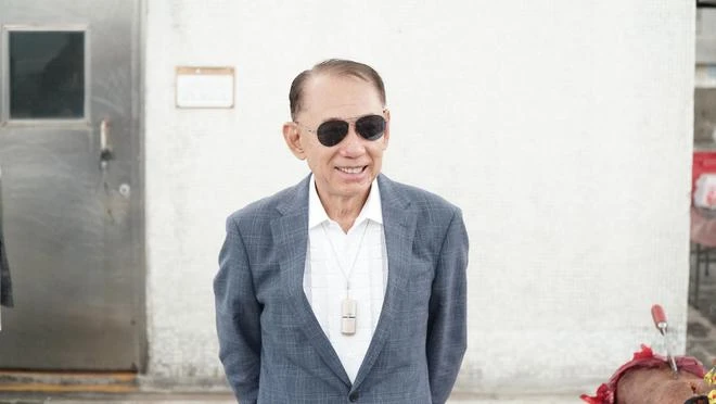 79歲英皇老闆楊受成豪宅曝光,阿Sa容祖兒現身開趴,花園可納百人