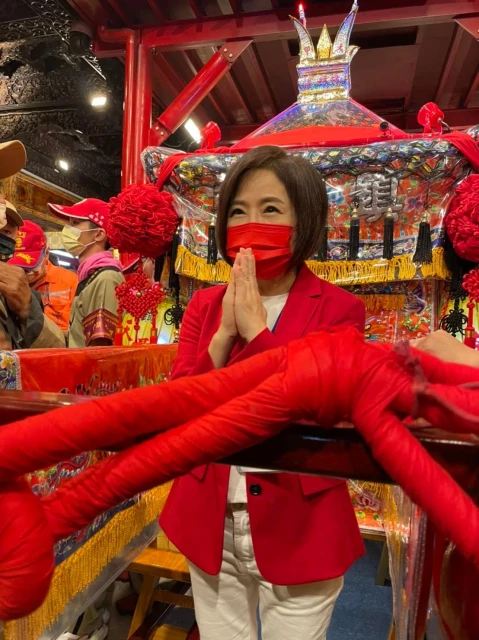 除夕買花求好運!于美人初一早上看「半盆都枯萎」心驚急扔 果真「家裡出事了」嘆:不敢再買了
