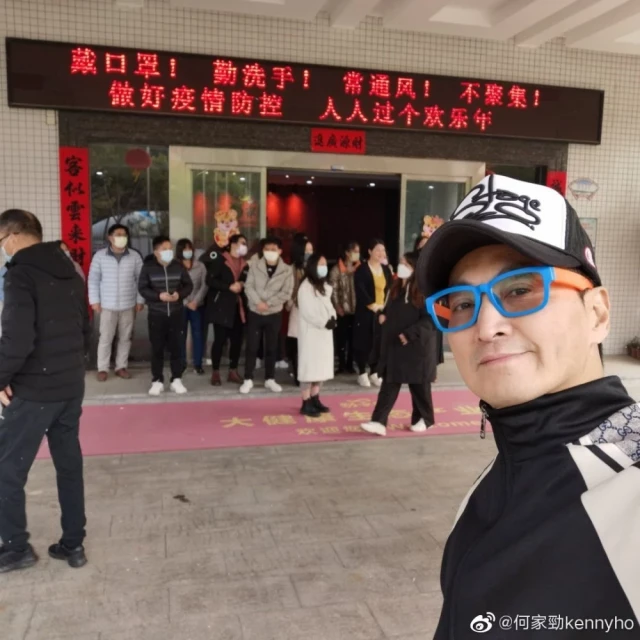當年紅遍台灣!63歲男星「路邊擺攤賣肉」全被拍 知情人曝「他其實身家破億」網愣:出來做健康的?