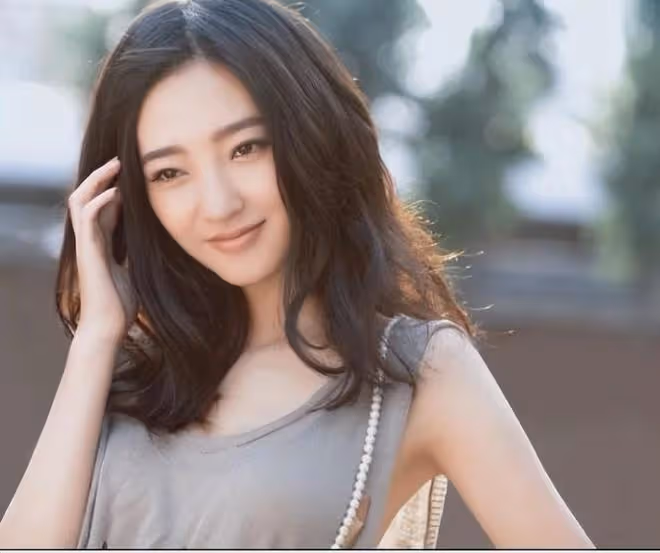W女星老公被曝涉嫌詐騙10億,豪擲5000萬買房買車?娛記喊話王麗坤