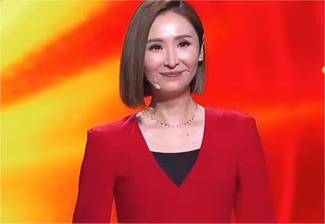 TVB金牌主持央視獻唱,千古第一才女造型被贊,節目當晚收視最高