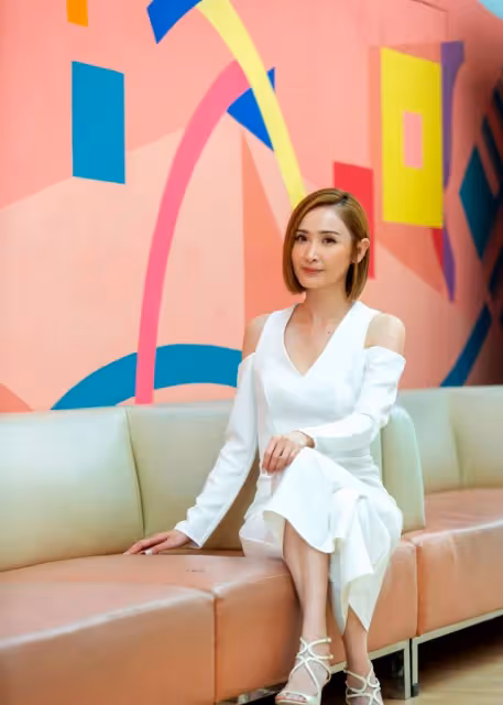 TVB金牌主持央視獻唱，千古第一才女造型被贊，節目當晚收視最高