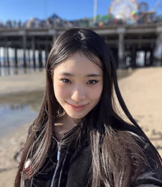 小S15歲二女兒曬美國度假照,Lily自稱沙灘女孩,秀大長腿超自信