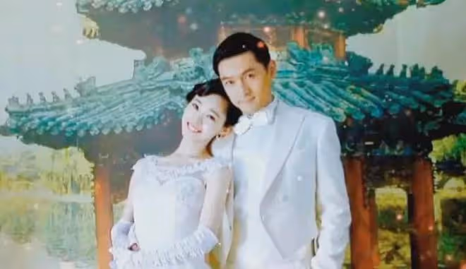 胡歌黃曦寧婚紗照曝光,胡嫂靠老公肩頭甜笑,4年前圈內人就知情