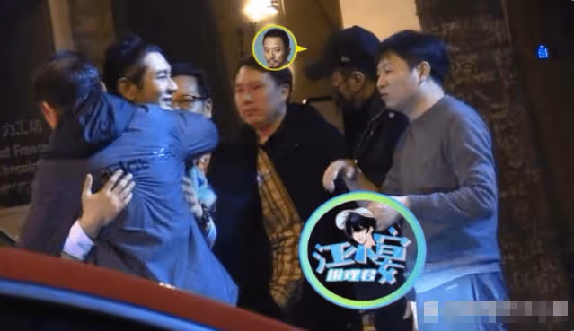 與楊穎復合無望!黃曉明深夜攬女製片人入懷,貼臉熱聊、舉止親密