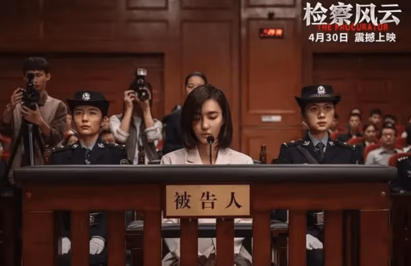 直擊受害者聲討王麗坤現場,要求其效仿劉濤替夫還債,群情激憤
