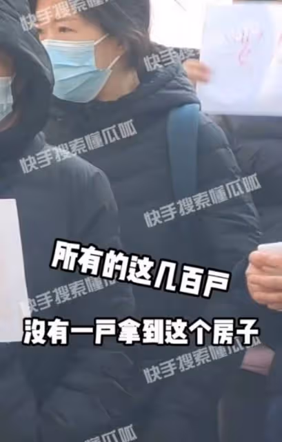 直擊受害者聲討王麗坤現場,要求其效仿劉濤替夫還債,群情激憤