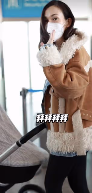 盧靖姍帶5個月女兒現身機場,與寶寶溫柔互動,請求媒體別拍孩子