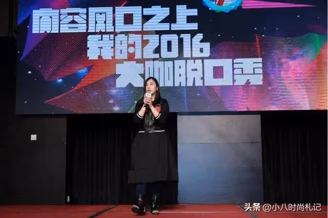換口味?黃曉明和女總裁深夜上演「捧臉殺」,親昵過頭似旁若無人
