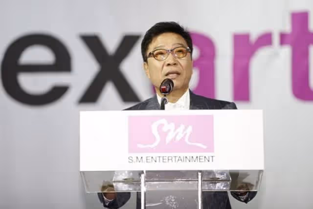 他一手締造了韓流的奇蹟,如今以最不體面的方式離開…
