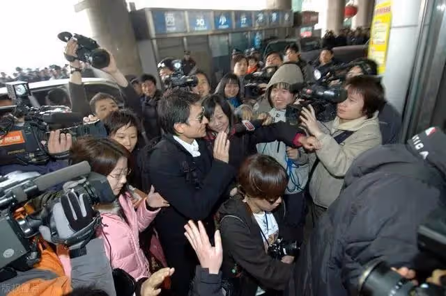 父親跳海16年!「追星狂人」楊麗娟45歲無人娶,餘生懺悔贖罪