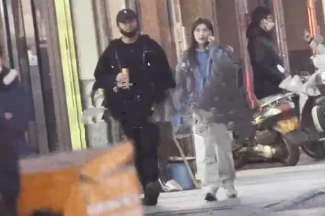 陳思誠開豪車與23歲女友約會!北京街頭舉止親密,女方素顏好清純