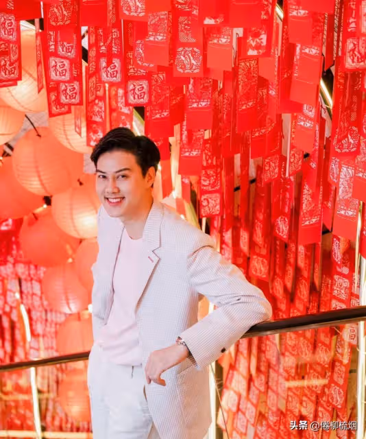 James J公開與女友的浪漫同框， Taew 前男友攜伴同行