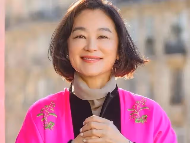 68歲林青霞曬拜年照,讓人直呼狀態太好了!