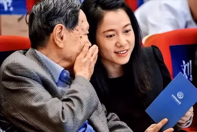 19年過去了,楊振寧表示將全部財產給翁帆,網友:她終得到想要的