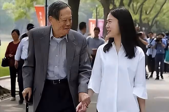 19年過去了,楊振寧表示將全部財產給翁帆,網友:她終得到想要的