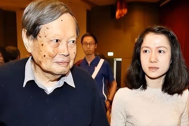 19年過去了,楊振寧表示將全部財產給翁帆,網友:她終得到想要的