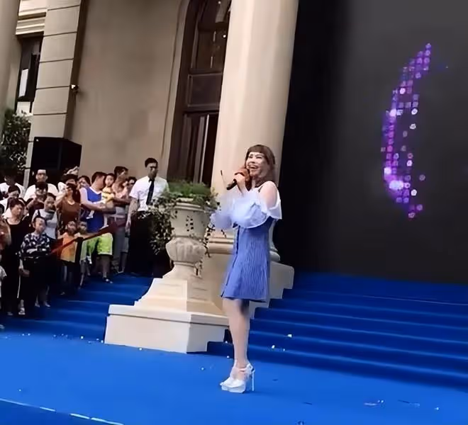 曾經紅極一時,如今落魄不堪的明星:有人街頭賣唱,有人精神分裂