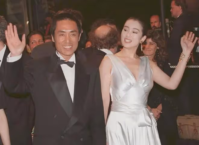 知名導演被曝潛規則選妃,私生活混亂私生子無數,馮小剛等人躺槍