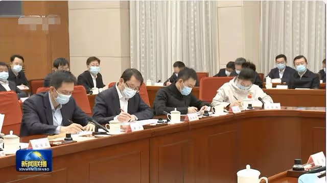 張譯上新聞聯播再登熱搜!黑歷史被扒黑料不斷,他要塌房了嗎?