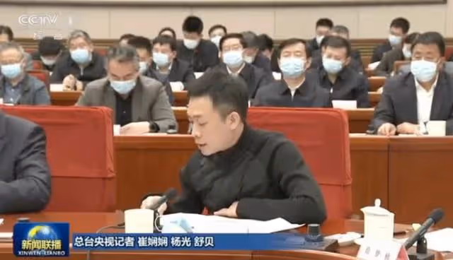 張譯上新聞聯播再登熱搜!黑歷史被扒黑料不斷,他要塌房了嗎?
