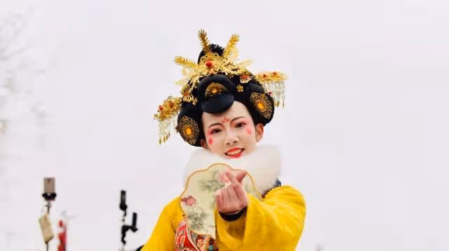 不倒翁小姐姐復出、朱珠產後拍戲遭吐槽,何必對女性那麼大的惡意