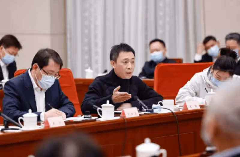 《狂飆》舉辦慶功宴,張頌文李一桐同一機場出發,張譯遺憾缺席