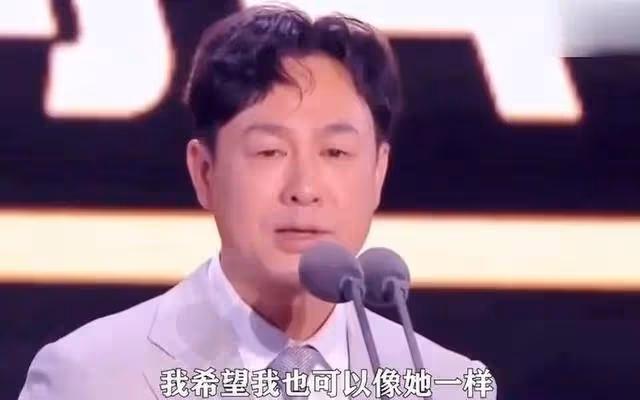 「一飛沖天」張頌文,領獎時被主辦方欺壓,如今被各路明星蹭熱度