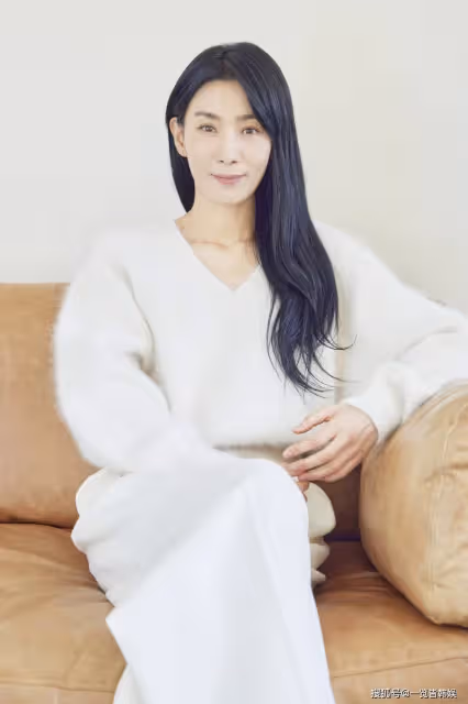 金瑞亨長發溫婉動人 50歲追星少女心不減 曾遭前男友PUA至今單身