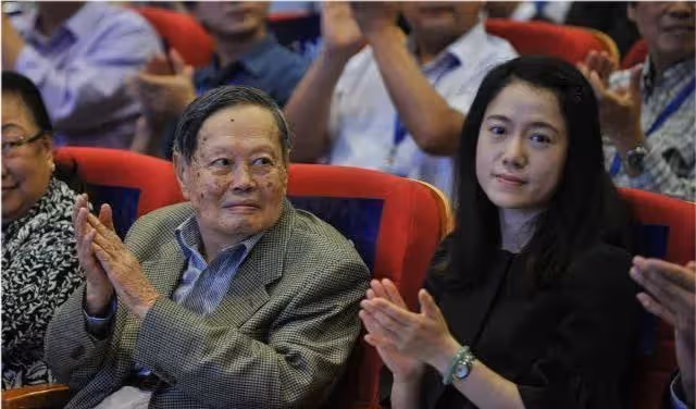 網友曝101歲楊振寧病重恐時日不多,曾說想活過120歲,多陪陪翁帆