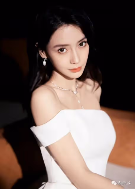 楊穎活成黃曉明高攀不起的樣子!Jennie男同熱吻,lisa75億購房