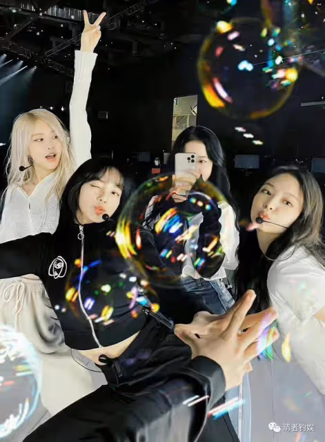 楊穎活成黃曉明高攀不起的樣子!Jennie男同熱吻,lisa75億購房