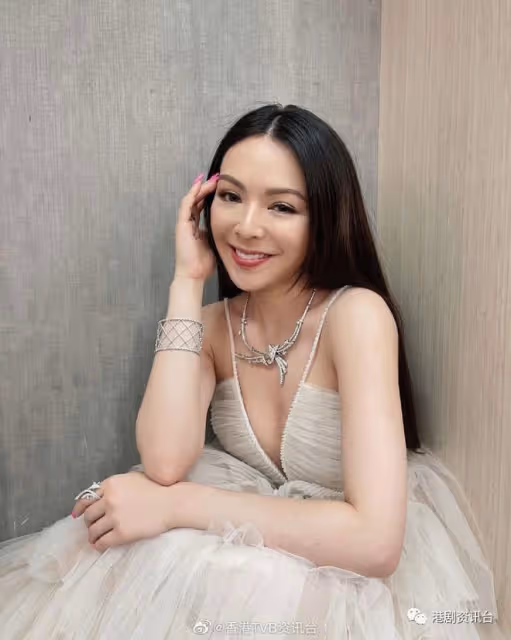 富貴男友一家三口被頒布破產令!JW稱從未定婚期:感情穩定唔使諗太多