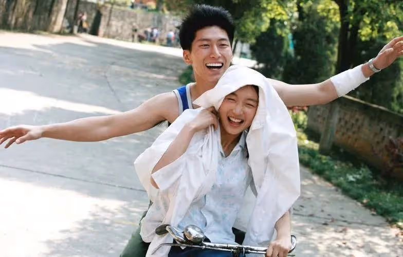 網傳周冬雨和劉昊然領證結婚,劉昊然後援會緊急闢謠真假難辨