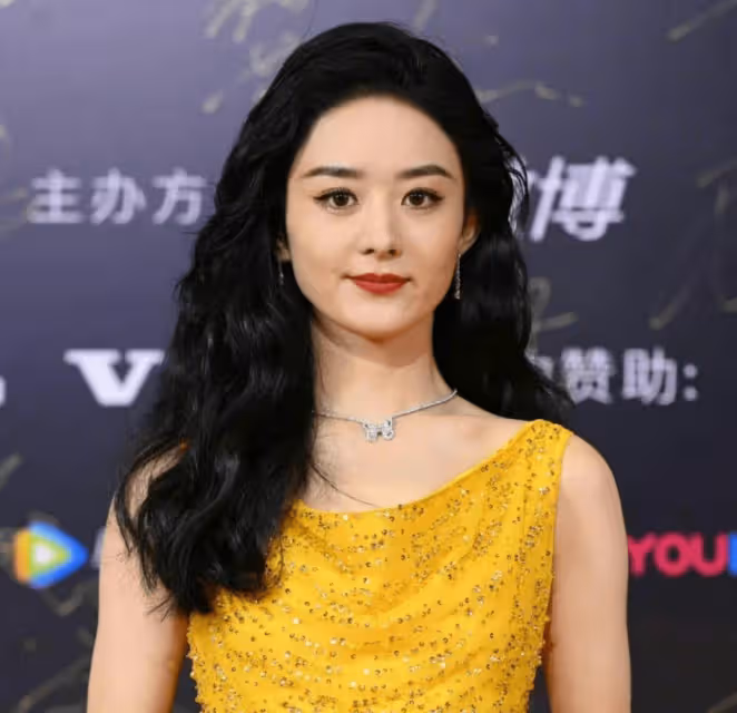 紅毯狀況百出:禮服下滑,假笑,死亡燈光,臉像蠟像,差點走光應有盡有