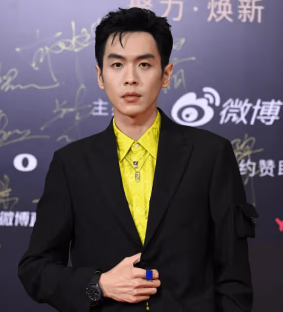 紅毯狀況百出:禮服下滑,假笑,死亡燈光,臉像蠟像,差點走光應有盡有