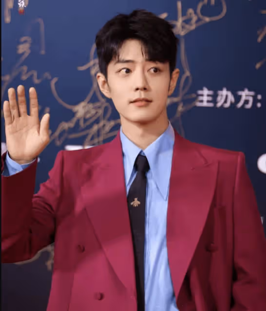 紅毯狀況百出:禮服下滑,假笑,死亡燈光,臉像蠟像,差點走光應有盡有
