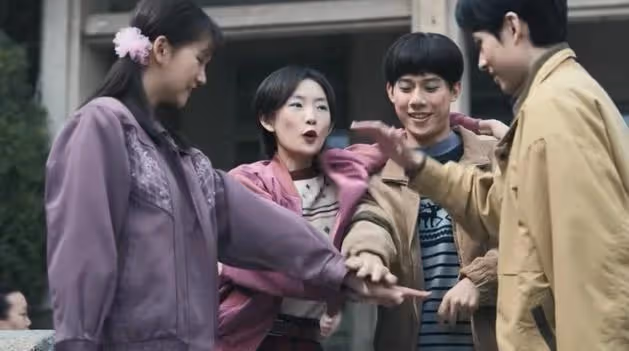 脫離濾鏡上演年代劇,展現屬於她的煙火人生